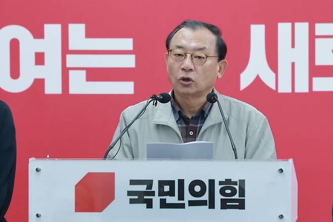 ▲ 국민의힘 이정현 공천관리위원장이 16일 서울 영등포구 여의도 중앙당사에서 충북지사 공천 심사 결과를 발표하고 있다.연합