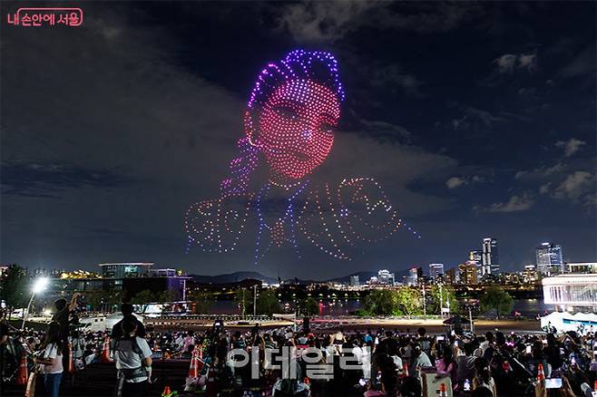 지난해 큰 인기를 끌었던 케이팝 데몬 헌터스 한강 드론라이트쇼 (사진=이데일리DB)