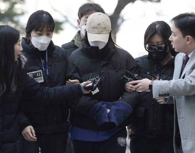 강북 모텔 연쇄 살인사건 피의자 김소영이 12일 서울 도봉구 북부지방법원에서 열린 영장실질심사(구속 전 피의자 심문)에 출석하고 있는 모습. (사진=뉴스1)