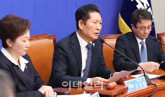 정청래 더불어민주당 대표가 16일 서울 여의도 국회에서 열린 최고위원회의에서 모두발언을 하고 있다.(사진=이데일리 노진환 기자)