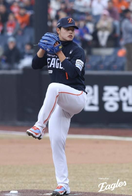 한화 문동주가 15일 대전 한화생명 볼파크에서 열린 2026 KBO리그 시범경기 SSG전에 등판해 역투하고 있다. 사진 | 한화 이글스