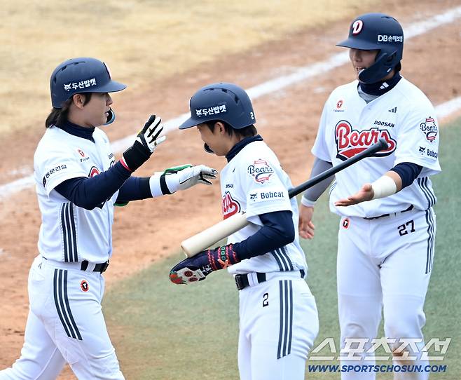 좌월 3점포를 터뜨린 박찬호, 이적 첫 홈런!