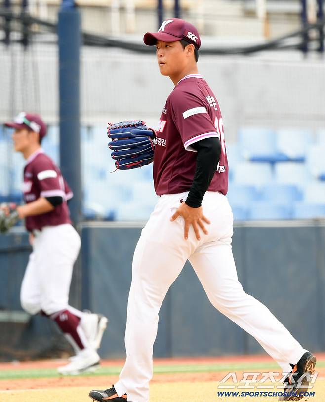 무사 만루 위기를 삼진으로 지워낸 박준현.