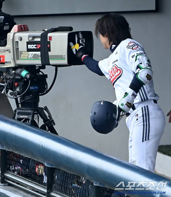 손도장 꾹~ 누르며 하이파이브