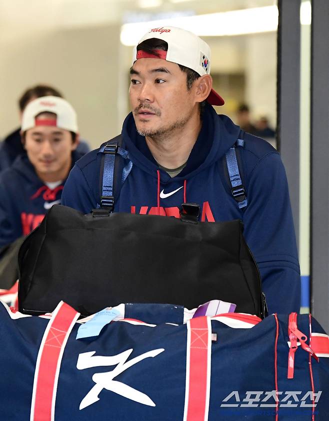 16일 오전 WBC야구대표팀이 인천공항 제1터미널을 통해 귀국했다. 입국장을 나서고 있는 노경은. 인천=송정헌 기자songs@sportschosun.com/2026.03.16/