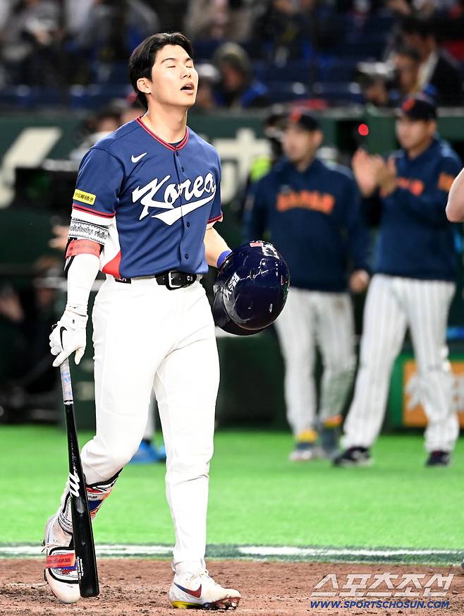 7일 일본 도쿄돔에서 열린 WBC(월드베이스볼클래식) 한국과 일본의 경기. 8회초 2사 만루 김혜성이 스탠딩 삼진을 당하며 아쉬워하고 있다. 도쿄(일본)=허상욱 기자wook@sportschosun.com/2026.03.07/