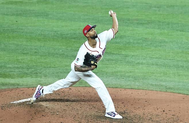 도미니카공화국 선발 투수 크리스토퍼 산체스가 역투하고 있다.연합뉴스