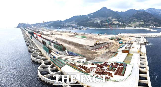 공정률 약 75.9%를 보이고 있는 울릉공항공사 현장. /울릉군