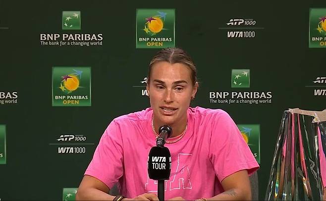 인터뷰 하는 사발렌카. BNP파리바오픈