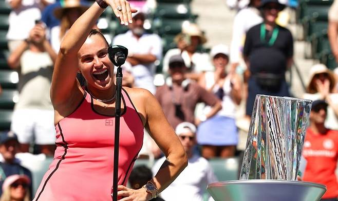 우승 세리머니 사발렌카. BNP파리바오픈