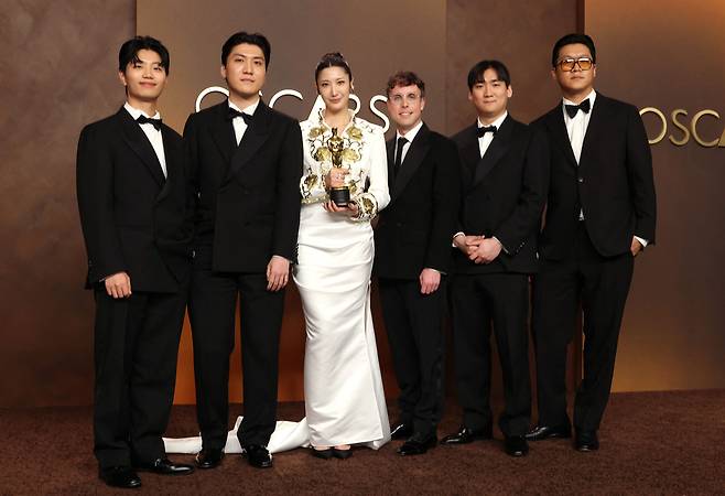 15d일 열린 제98회 아카데미 시상식에서 '케이팝 데몬 헌터스' OST '골든'이 주제가상을 받았다. /AFP 연합뉴스