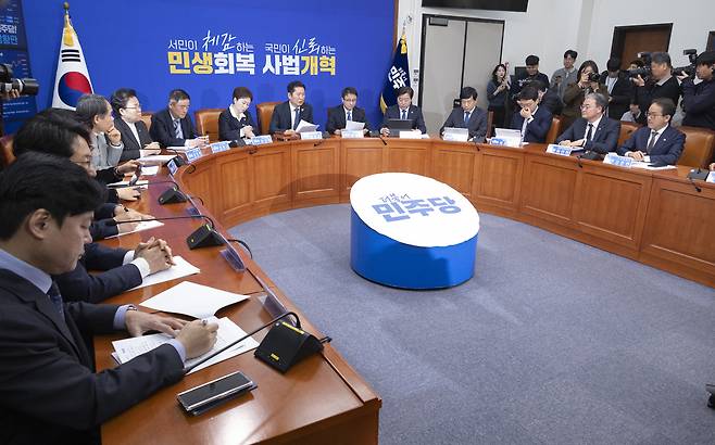 더불어민주당 정청래 대표가 16일 국회에서 열린 최고위원회의에서 발언하고 있다. 연합뉴스