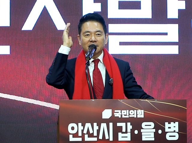 장성민 국민의힘 경기 안산갑 당협위원장이 지난 2월 8일 국민의힘 안산 갑·을·병 합동 당원대회에서 인사말을 하고 있다. 그는 김대중 정부 청와대 초대 국정상황실장, 제16대 국회 통일외교통상위원, 윤석열 정부 대통령실 미래전략기획관 등을 지냈다.[장성민 전 국회의원 페이스북 사진 갈무리]