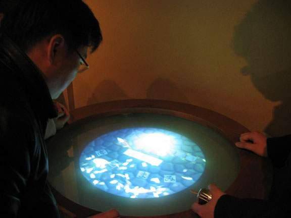 닌텐도 시구레덴에서 만날 수 있었던 전자우물. 우물 한 가운데 LCD를 이용해 게임을 즐길 수 있다. 교토=최연진기자