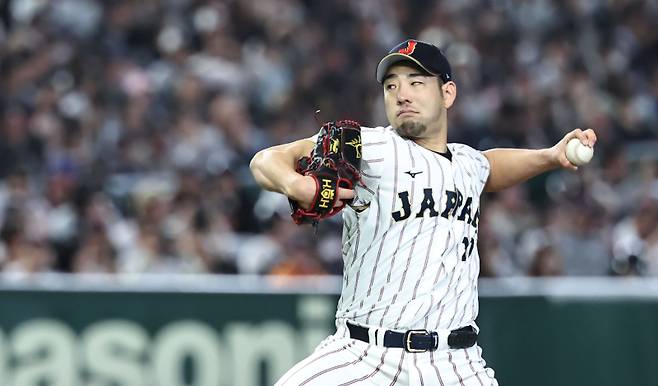 <yonhap photo-4885="">7일 일본 도쿄돔에서 열린 2026 WBC 조별리그 C조 2차전 대한민국과 일본의 경기. 일본 선발 투수 기쿠치가 역투하고 있다. <저작권자 ⓒ 1980~2026 ㈜연합뉴스. 무단 전재 재배포 금지, AI 학습 및 활용 금지></yonhap>