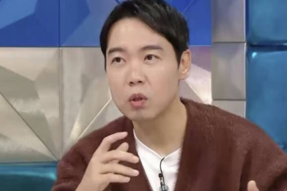 다주택자인 개그맨 출신 방송인 황현희가 이재명 정부의 고강도 부동산 규제에도 불구하고 집을 팔 생각이 없다고 밝혀 관심을 모으고 있다. 사진은 황현희. [사진=MBC 라디오스타]