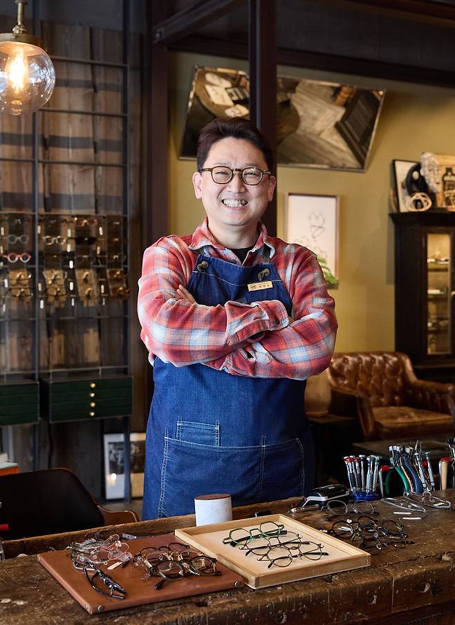 아이웨어 편집숍 홀릭스 안경원의 정병규 이사는 안경사 직업이 AI로 쉽게 대체될 수 없는 일이라고 말했다.