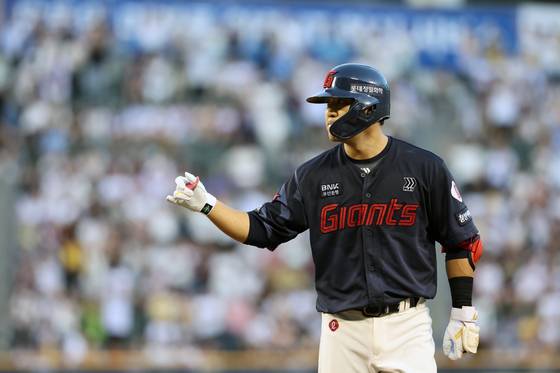 키움과의 시범경기에서 홈런을 친 롯데 베테랑 김민성. 뉴스1