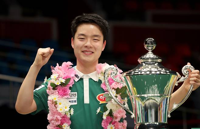 ‘프로 당구 신성’ 김영원이 월드챔피언십 최연소 정상에 올랐다. PBA 제공
