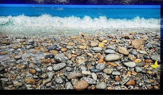 전태영 작가가 개인전 ‘감추인 십자가’에서 선보이는 작품 ‘몽돌 이야기’. 한국미술인선교회 제공