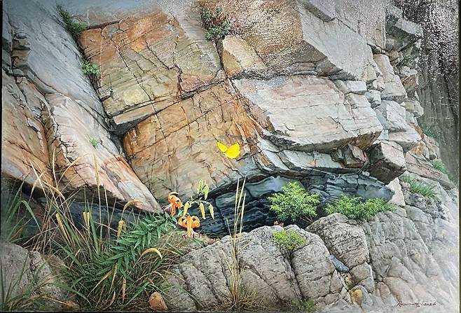 전태영 작가가 개인전 ‘감추인 십자가’에서 선보이는 작품 ‘가장 가까이에’. 왼쪽과 오른쪽에 십자가 형상이 보인다. 한국미술인선교회 제공