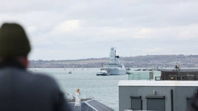 동지중해로 출항하기 직전의 영국 해군 구축함 HMS 드래곤함. 로이터 연합뉴스