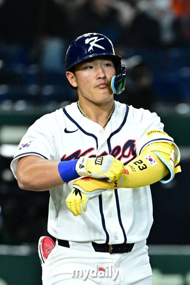 5일 일본 도쿄돔에서 열린 2026 월드 베이스볼 클래식(WBC) 조별리그 한국-체코 경기.안현민이 1회말 1사 1-2루에 볼넷 출루하고 있다./마이데일리