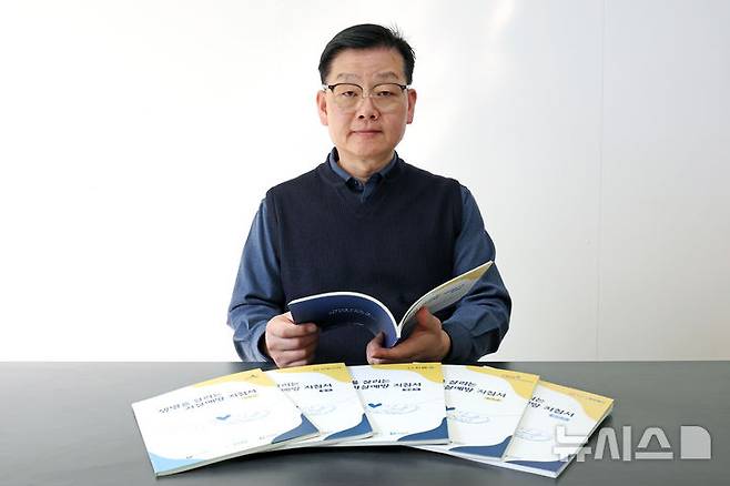 [서울=뉴시스] 박진희 기자 = 김태성 한국종교인평화회의(KCRP) 사무총장이 13일 서울 종로구 한국종교인평화회의 사무실에서 인터뷰 하고 있다. 2026.03.14. pak7130@newsis.com