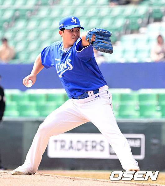 [OSEN=인천, 지형준 기자] 16일 인천 SSG랜더스필드에서 ‘2026 신한 SOL KBO리그’ 시범경기 SSG 랜더스와 삼성 라이온즈의 경기가 열렸다. 1회말 삼성 최원태가 역투하고 있다. 2026.03.16&nbsp;/ jpnews@osen.co.kr