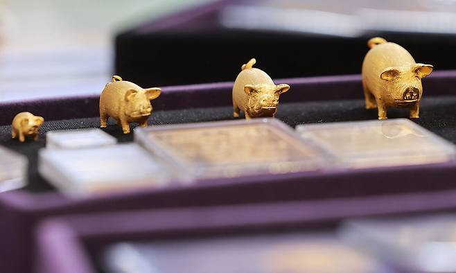 서울 종로구 한 금은방에 진열된 금 상품. 연합뉴스