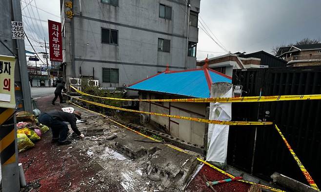 충북 충주시 문화동에서 담장 붕괴 위험 있는 빈집을 충주시가 정비했다. 충주시 제공