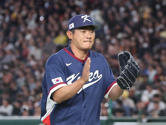 WBC 대표팀 노경은이 9일 호주전 3회도 무실점으로 막고 더그아웃으로 향하고 있다. 연합뉴스