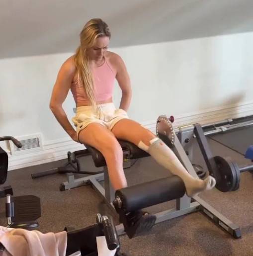 린지 본이 재활 훈련을 하고 있다. /사진=더선 갈무리