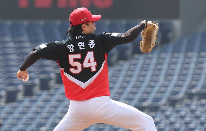 KIA 타이거즈 ‘대투수’ 양현종이 17일 창원NC파크에서 열린 NC 다이노스와의 원정 경기에 선발로 등판해 역투하고 있다. /사진=KIA 타이거즈 제공