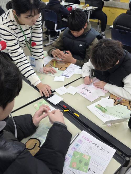 ◇춘천시청소년문화의집의 참여형 의사소통 교육 ‘아름알음’. 문화의집은 3월 한 달 간 춘천지역 15개 중·고등학교의 학생 2,500명을 대상으로 교육을 실시한다.