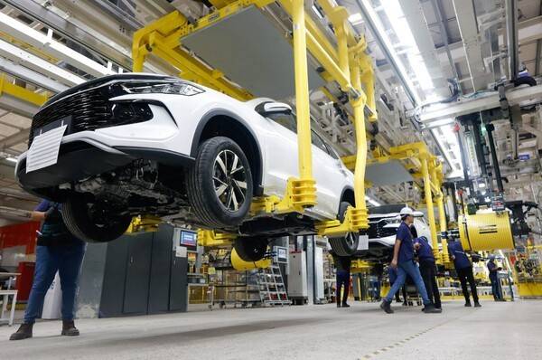 BYD 전기차 생산 공장 내부 전경 [출처=로이터/연합]