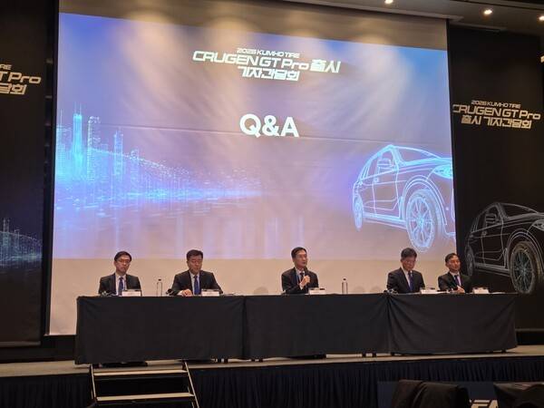 금호타이어 기자간담회에서 정일택 금호타이어 사장이 발언하고 있다. [출처=박성호 기자]