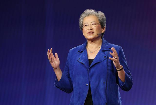 리사 수 AMD CEO가 CES 개막을 하루 앞둔 지난 1월 5일(현지시간) 미국 라스베이거스 베네시안 호텔에서 키노트 연설을 하고 있다.[사진=연합뉴스]