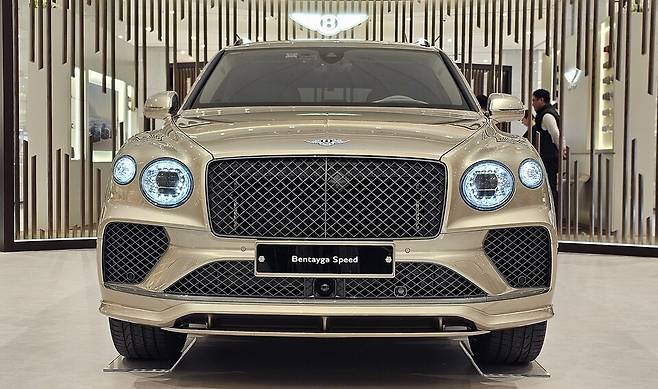 벤틀리 '더 뉴 벤테이가 스피드'의 전면./곽호준 기자