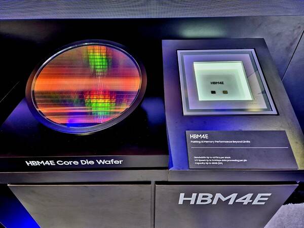 삼성전자가 16일(현지시간) 미국 캘리포니아 새너제이에서 개막한 엔비디아 GTC 2026에서 7세대 고대역폭 메모리(HBM4E)를 최초 공개했다. / 삼성전자