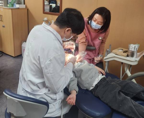 지난해 관악구 아동치과치료 지원사업(구강검진) 모습.&nbsp;ⓒ관악구