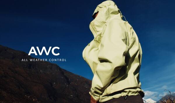 16일 고기능성 프리미엄 아웃도어 브랜드 블랙야크(회장 강태선)가 야외 활동이 활발해지는 봄을 맞아 기능성과 스타일을 모두 잡은 'AWC NTX 레인자켓'을 출시했다고 밝혔다.(블랙야크 'AWC NTX 레인자켓'). /사진=블랙야크