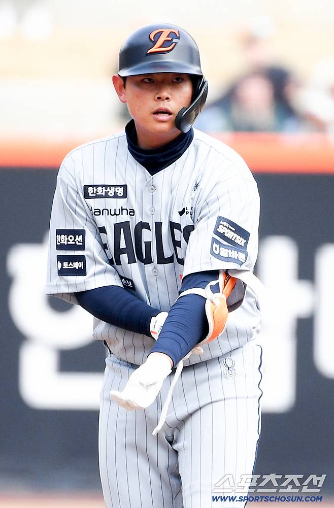12일 대전한화생명볼파크에서 열린 KBO리그 한화 이글스와 삼성 라이온즈의 시범경기. 한화 허인서가 안타를 날린 뒤 숨을 고르고 있다. 대전=박재만 기자 pjm@sportschosun.com/2026.03.12/