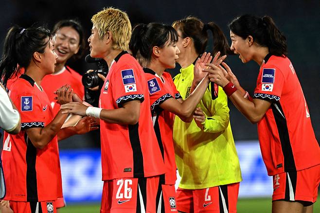South Korean players celebrate their victory over Uzbekistan after the AFC Women's Asian Cup Australia 2026 football match between Uzbekistan and South Korea at Accor Stadium in Sydney on March 14, 2026. (Photo by SAEED KHAN / AFP) / -- IMAGE RESTRICTED TO EDITORIAL USE - STRICTLY NO COMMERCIAL USE --







<저작권자(c) 연합뉴스, 무단 전재-재배포, AI 학습 및 활용 금지>