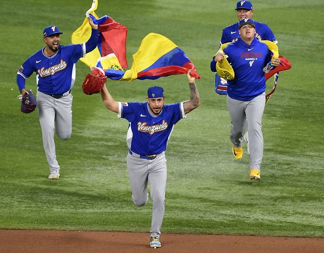 Venezuela pitcher Jose Butto, center, and teammates celebrate beating Italy at loanDepot Park in Miami, Florida on Monday, March 16, 2026. Photo by Michael Laughlin/UPI







<저작권자(c) 연합뉴스, 무단 전재-재배포, AI 학습 및 활용 금지>