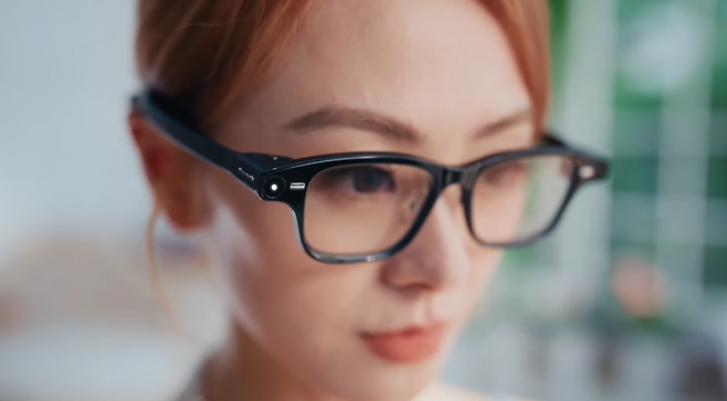 알리바바가 지난해 11월 공개한 AI 안경 '쿼크' 광고 영상. 유튜브