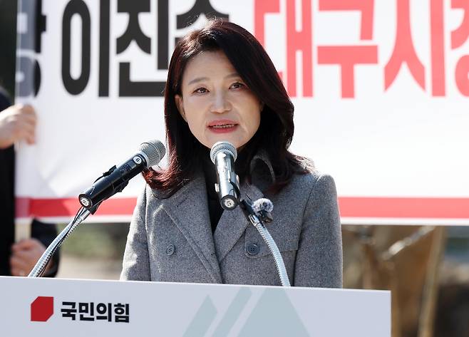 이진숙 전 방송통신위원회(방통위) 위원장이 12일 대구 국채 보상기념공원에서 대구시장 출마를 공식 선언하고 있다./연합뉴스