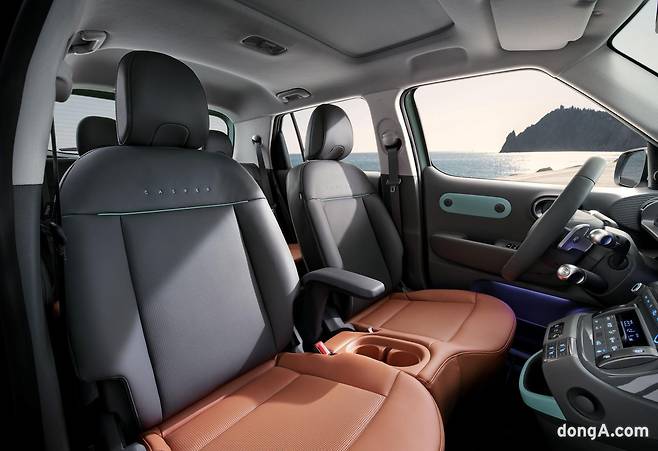 현대차 캐스퍼 일렉트릭 라운지. 민트 컬러 포인트가 적용됐다.