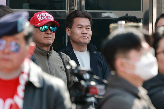 지난 3월 16일 서울 영등포구 여의도 국민의힘 중앙당사 앞에서 당권파 성향 유튜버 단체인 대한민국자유유튜브총연합회가 연 장동혁 국민의힘 당대표 지지집회에 ‘윤어게인 유튜버’ 전한길 전 한국사 강사가 참석해 있다.[연합뉴스 사진]