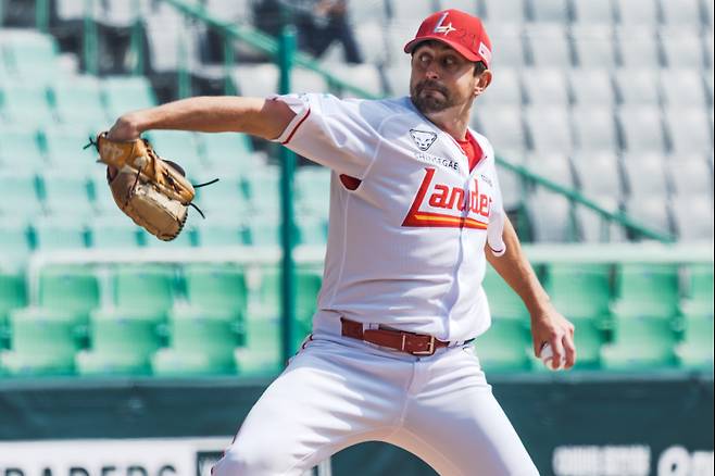 17일 인천SSG랜더스필드에서 열린 삼성과의 시범경기에 선발 등판한 베니지아노. SSG 제공